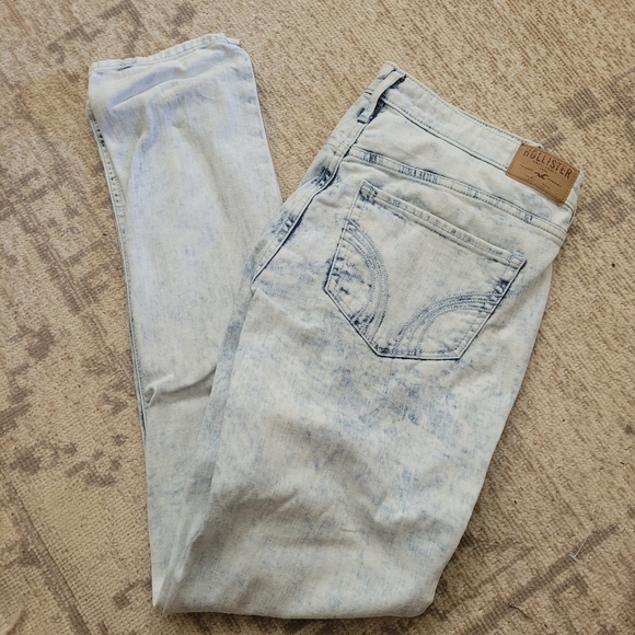 🌷2/$15 Hollister women's jeans. Size 9. - Picture 1 of 4